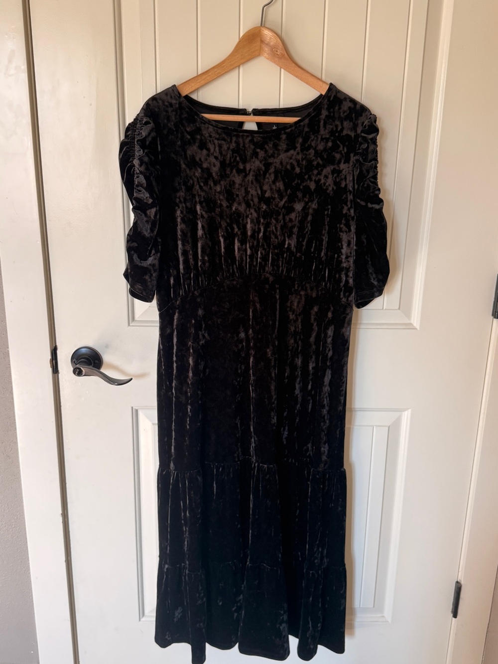 Who What Wear Black Crushed Velvet Midi Dress